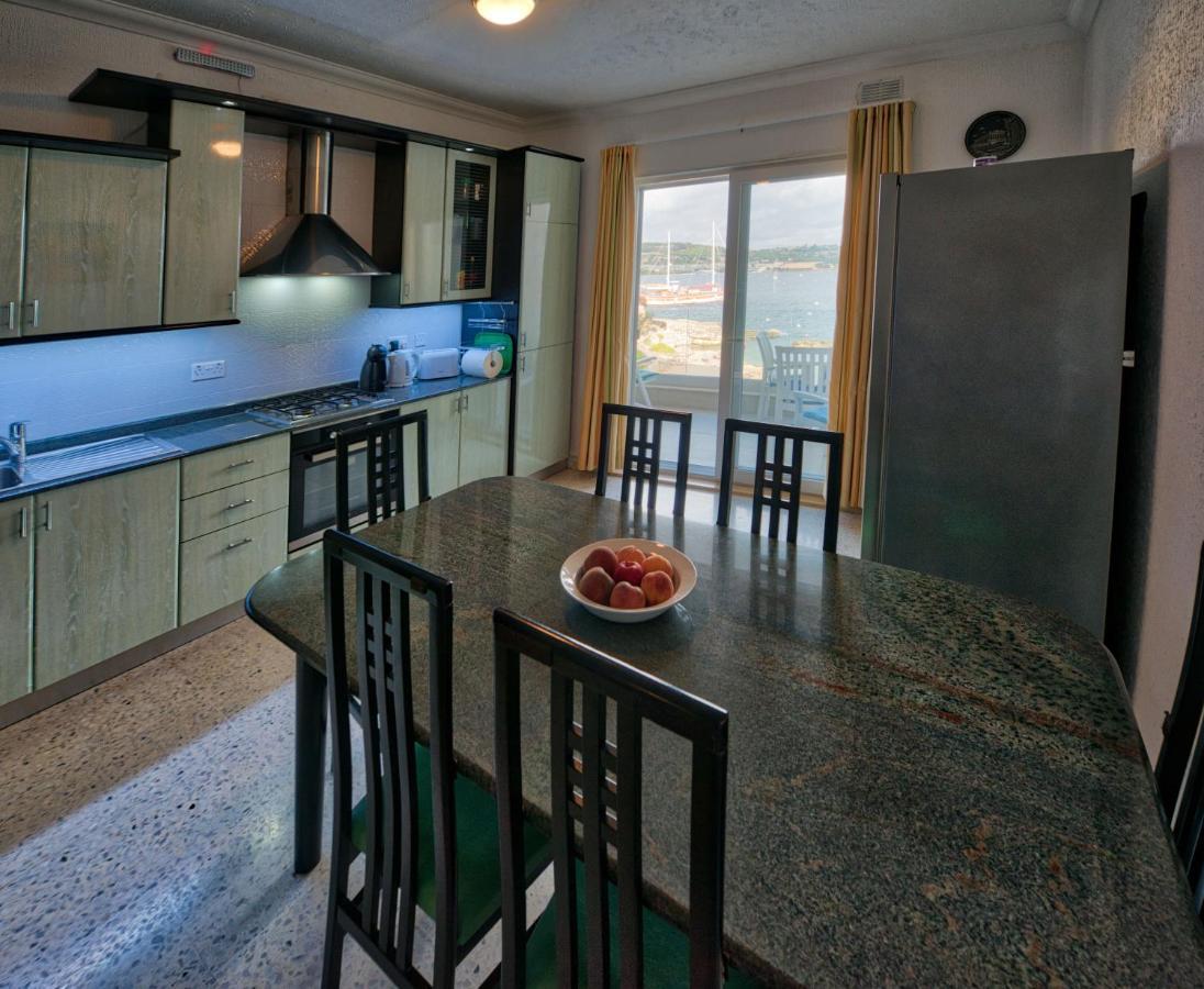 Beachfront With Seaviews No56 Award Winner Unbeatable Location For Closeness To The Sea Ideal For Guests Looking For Winter Spring And Autumn Breaks In Sunny Malta Also Ideal For Coastal Hikers Apartamento